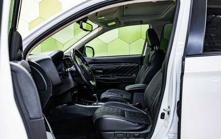 Mitsubishi Outlander III рестайлинг 3, 2022 год, 2 700 000 рублей, 12 фотография