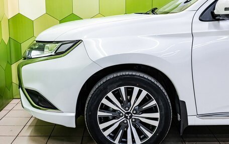 Mitsubishi Outlander III рестайлинг 3, 2022 год, 2 700 000 рублей, 9 фотография