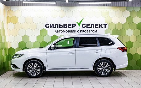 Mitsubishi Outlander III рестайлинг 3, 2022 год, 2 700 000 рублей, 7 фотография