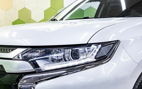 Mitsubishi Outlander III рестайлинг 3, 2022 год, 2 700 000 рублей, 10 фотография