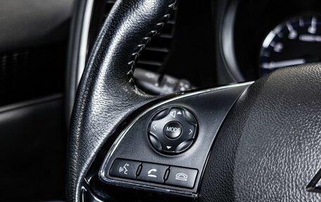 Mitsubishi Outlander III рестайлинг 3, 2022 год, 2 700 000 рублей, 18 фотография