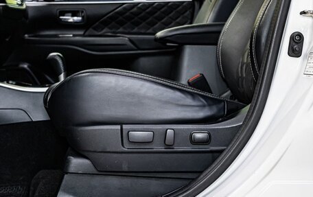 Mitsubishi Outlander III рестайлинг 3, 2022 год, 2 700 000 рублей, 22 фотография