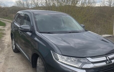 Mitsubishi Outlander III рестайлинг 3, 2017 год, 1 950 000 рублей, 1 фотография