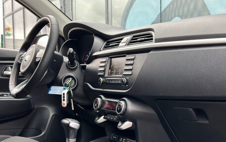 KIA Rio IV, 2017 год, 1 297 000 рублей, 10 фотография