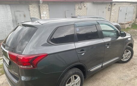 Mitsubishi Outlander III рестайлинг 3, 2017 год, 1 950 000 рублей, 8 фотография