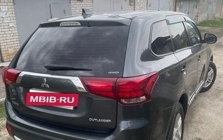 Mitsubishi Outlander III рестайлинг 3, 2017 год, 1 950 000 рублей, 7 фотография