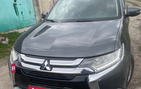 Mitsubishi Outlander III рестайлинг 3, 2017 год, 1 950 000 рублей, 4 фотография