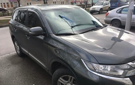 Mitsubishi Outlander III рестайлинг 3, 2017 год, 1 950 000 рублей, 9 фотография