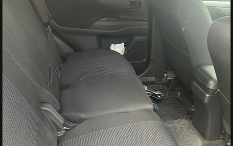 Mitsubishi Outlander III рестайлинг 3, 2017 год, 1 950 000 рублей, 14 фотография