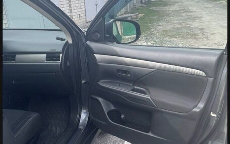 Mitsubishi Outlander III рестайлинг 3, 2017 год, 1 950 000 рублей, 13 фотография