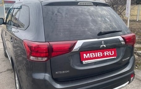 Mitsubishi Outlander III рестайлинг 3, 2017 год, 1 950 000 рублей, 11 фотография