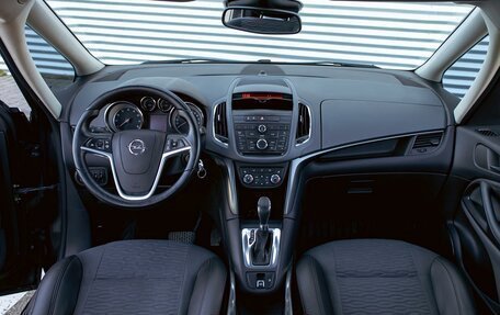 Opel Zafira C рестайлинг, 2013 год, 1 095 000 рублей, 17 фотография