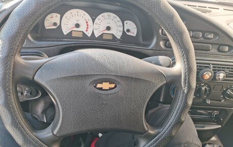 Chevrolet Niva I рестайлинг, 2004 год, 295 000 рублей, 2 фотография