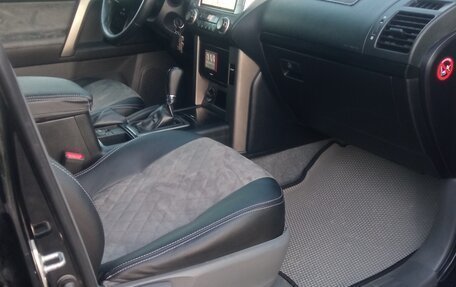 Toyota Land Cruiser Prado 150 рестайлинг 2, 2011 год, 2 850 000 рублей, 10 фотография