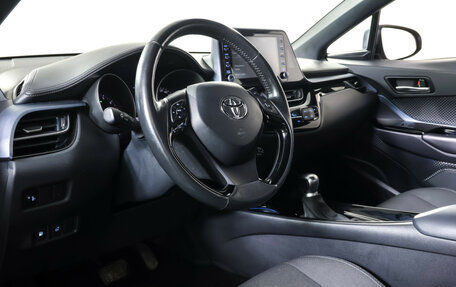 Toyota C-HR I рестайлинг, 2019 год, 2 690 000 рублей, 14 фотография