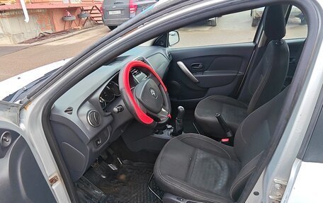 Renault Logan II, 2017 год, 385 000 рублей, 6 фотография