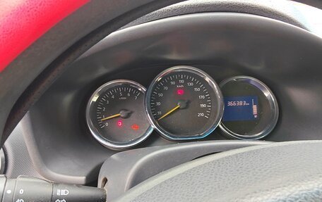 Renault Logan II, 2017 год, 385 000 рублей, 8 фотография