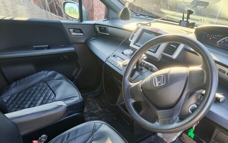 Honda Freed I, 2010 год, 950 000 рублей, 3 фотография