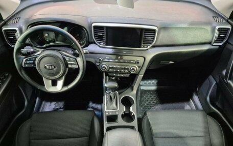 KIA Sportage IV рестайлинг, 2020 год, 2 200 000 рублей, 10 фотография