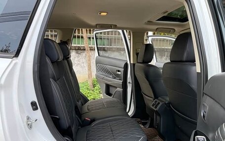 Mitsubishi Outlander III рестайлинг 3, 2022 год, 2 130 000 рублей, 9 фотография