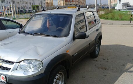 Chevrolet Niva I рестайлинг, 2010 год, 300 000 рублей, 3 фотография