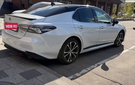 Toyota Camry, 2021 год, 3 150 000 рублей, 4 фотография