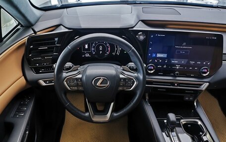 Lexus RX IV рестайлинг, 2023 год, 7 830 000 рублей, 9 фотография