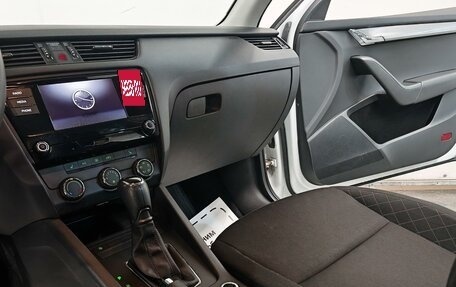 Skoda Octavia, 2018 год, 1 640 000 рублей, 8 фотография