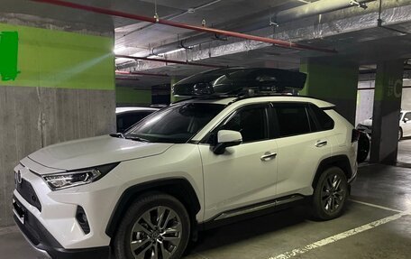 Toyota RAV4, 2021 год, 3 800 000 рублей, 1 фотография