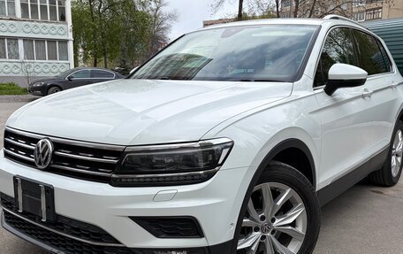 Volkswagen Tiguan II, 2019 год, 2 500 000 рублей, 2 фотография