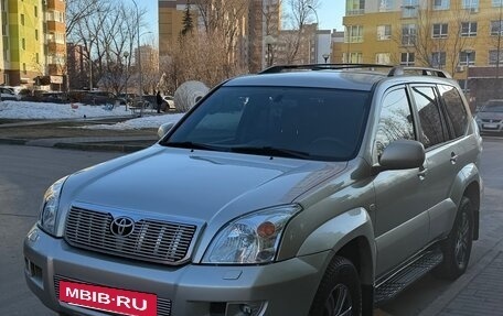 Toyota Land Cruiser Prado 120 рестайлинг, 2006 год, 2 300 000 рублей, 2 фотография