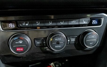 Volkswagen Tiguan II, 2017 год, 2 418 200 рублей, 14 фотография