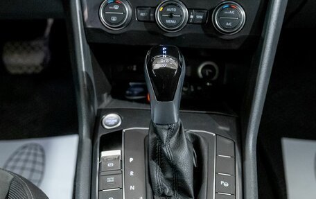 Volkswagen Tiguan II, 2017 год, 2 418 200 рублей, 18 фотография