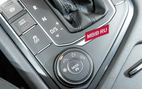 Volkswagen Tiguan II, 2017 год, 2 418 200 рублей, 16 фотография