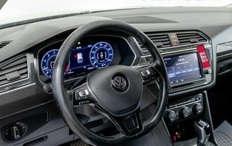 Volkswagen Tiguan II, 2017 год, 2 418 200 рублей, 21 фотография