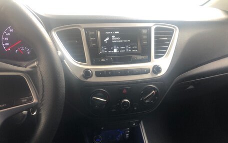 Hyundai Solaris II рестайлинг, 2017 год, 780 000 рублей, 5 фотография