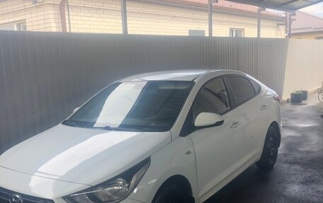 Hyundai Solaris II рестайлинг, 2017 год, 780 000 рублей, 3 фотография