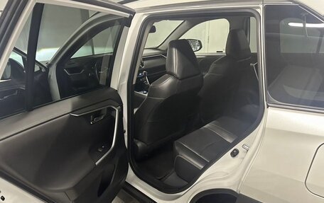 Toyota RAV4, 2021 год, 3 800 000 рублей, 9 фотография