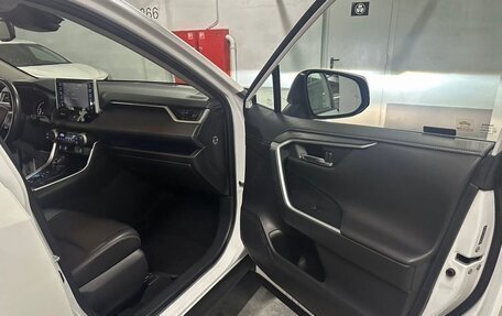 Toyota RAV4, 2021 год, 3 800 000 рублей, 10 фотография