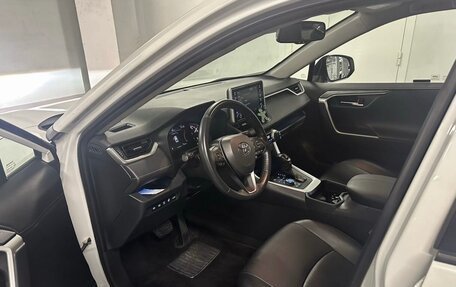 Toyota RAV4, 2021 год, 3 800 000 рублей, 8 фотография