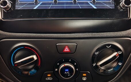 Hyundai Solaris II рестайлинг, 2019 год, 1 300 000 рублей, 13 фотография