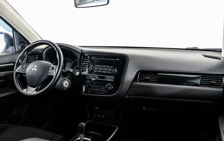 Mitsubishi Outlander III рестайлинг 3, 2019 год, 2 099 000 рублей, 9 фотография