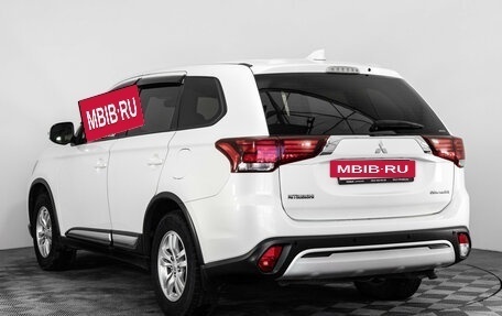 Mitsubishi Outlander III рестайлинг 3, 2019 год, 2 099 000 рублей, 7 фотография