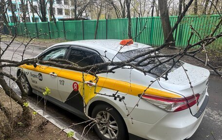 Toyota Camry, 2020 год, 1 950 000 рублей, 6 фотография