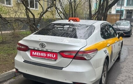 Toyota Camry, 2020 год, 1 950 000 рублей, 5 фотография