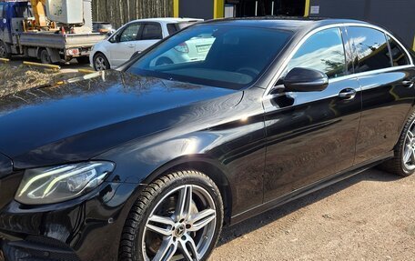 Mercedes-Benz E-Класс, 2019 год, 3 750 000 рублей, 2 фотография