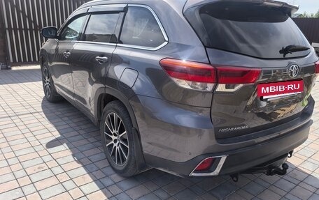 Toyota Highlander III, 2019 год, 4 200 000 рублей, 4 фотография