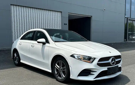 Mercedes-Benz A-Класс, 2022 год, 1 980 000 рублей, 3 фотография