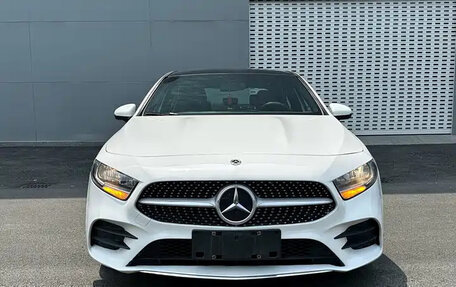 Mercedes-Benz A-Класс, 2022 год, 1 980 000 рублей, 2 фотография