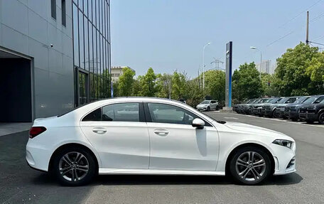 Mercedes-Benz A-Класс, 2022 год, 1 980 000 рублей, 4 фотография
